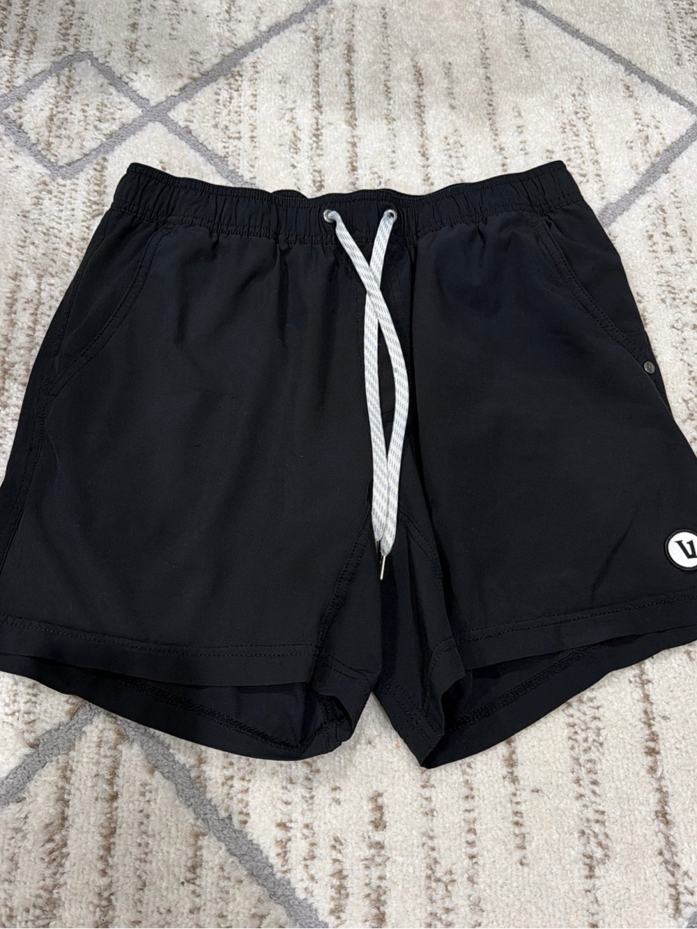 Vuori Mens Kore Shorts 5” Size Medium Lined Athletic Performance Stretch Black